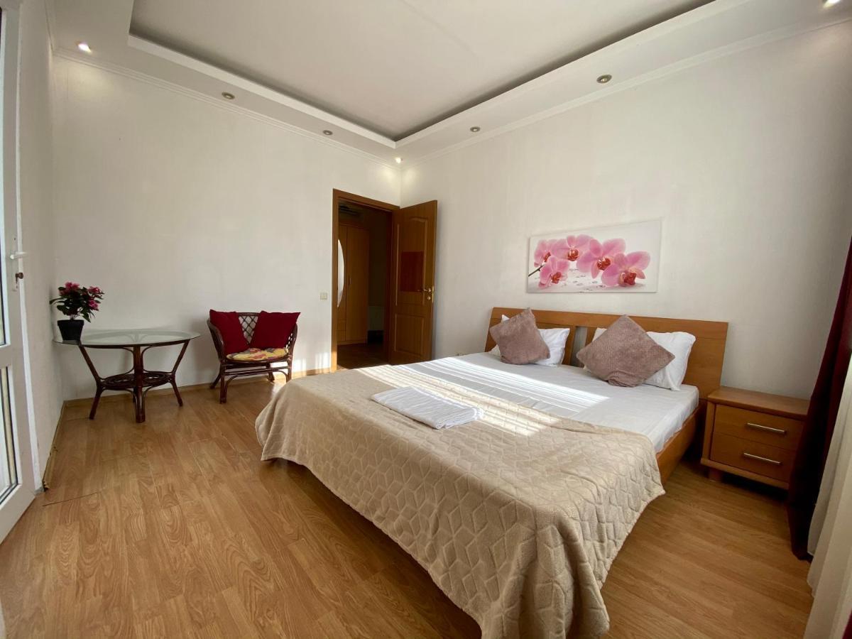 Central Apartments Одеса Екстериор снимка
