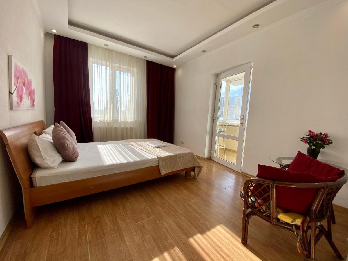 Central Apartments Одеса Екстериор снимка