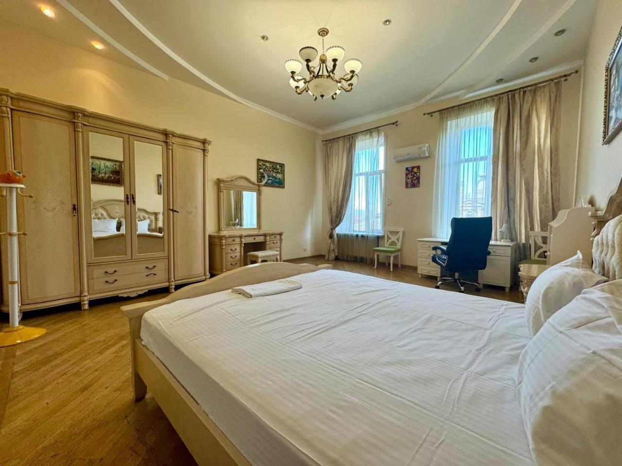 Central Apartments Одеса Екстериор снимка